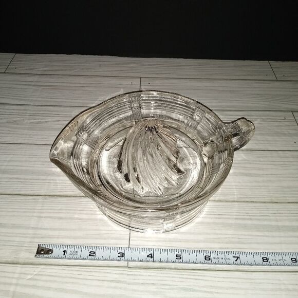 Vintage Glass Lemon Orange Citrus Juice Maker Squeezer Hand Juicer with Handle - Picture 4 of 8